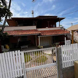 Pensión -, Bombinhas